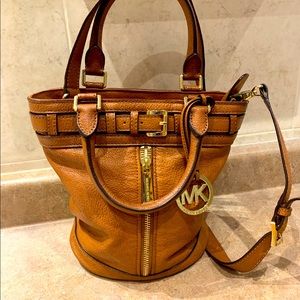 Michae Kors bucket style purse. This is the smaller version, size 20x12in.